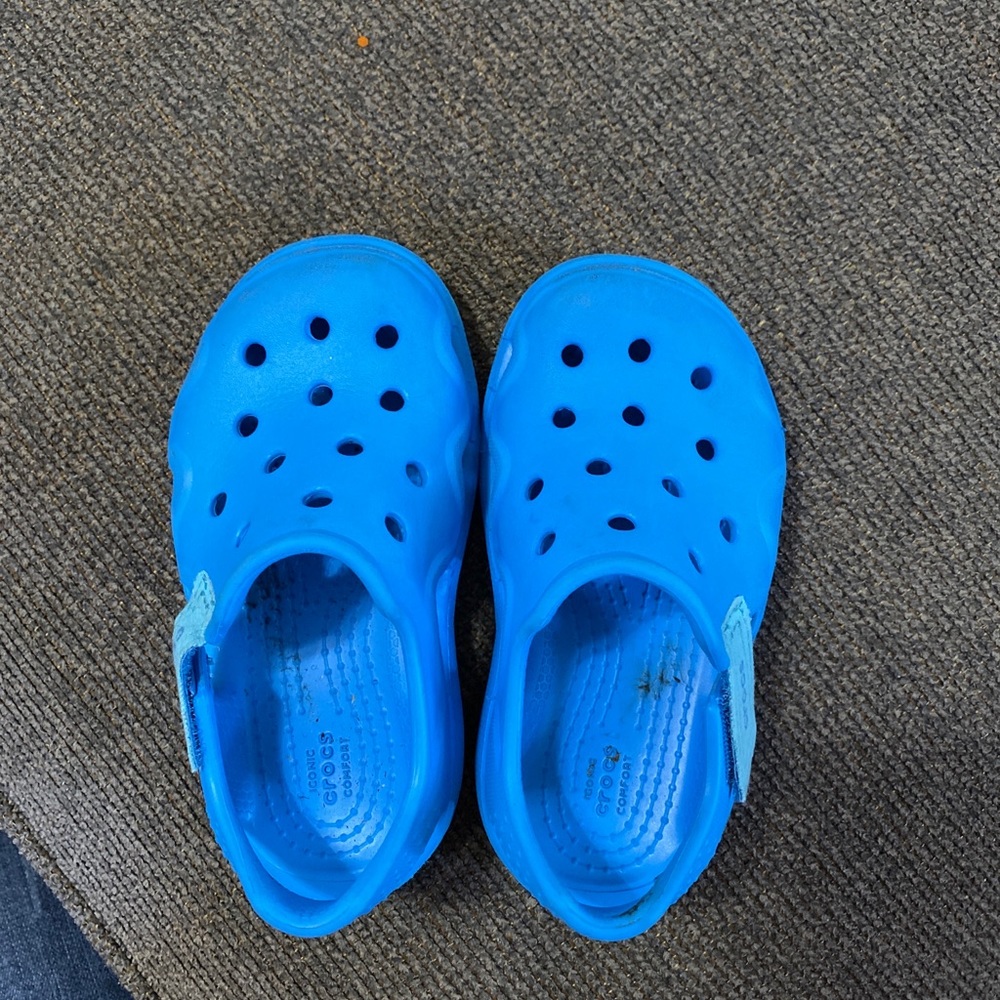 Toddler 8 crocs